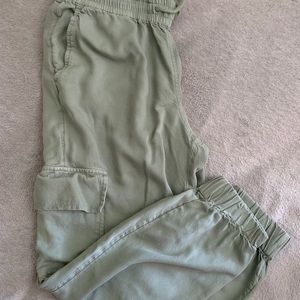 Women's cargo style pants. Never worn
